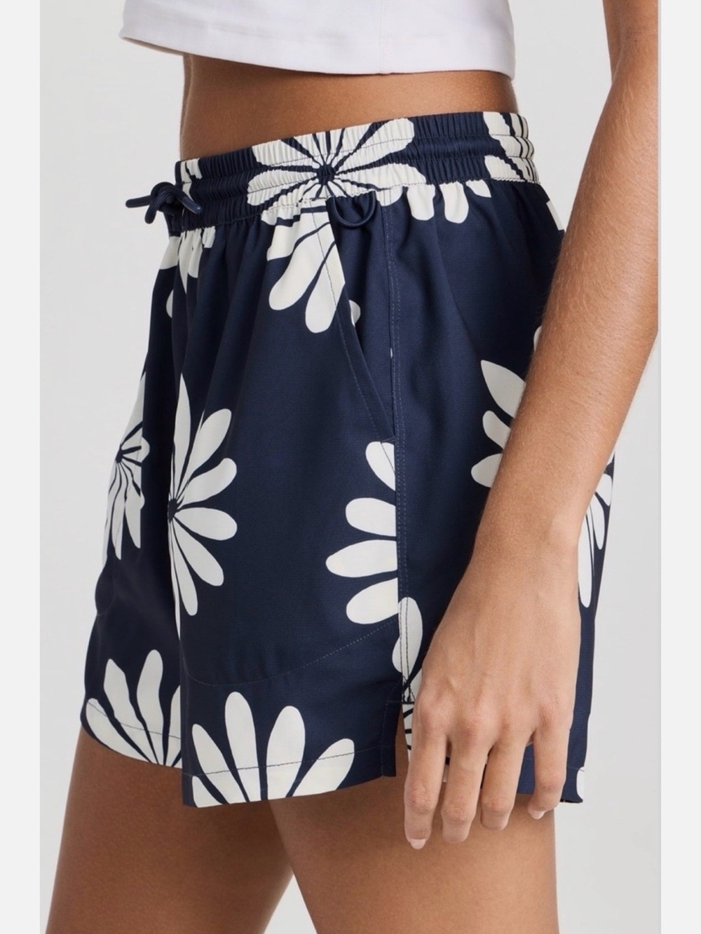 Outdoor Voices SolarCool 3" Women's Shorts Navy Floral Size M - Picture 3 of 4